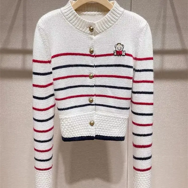 New Fashion Bear Embroidery Knitted Cardigan Women Preppy Striped O-neck Long Sleeve Autumn Casual Sweater Knitwear Top
New Fashion Bear Embroidery Knitted Cardigan Women Preppy Striped O-neck Long Sleeve Autumn Casual Sweater Knitwear Top