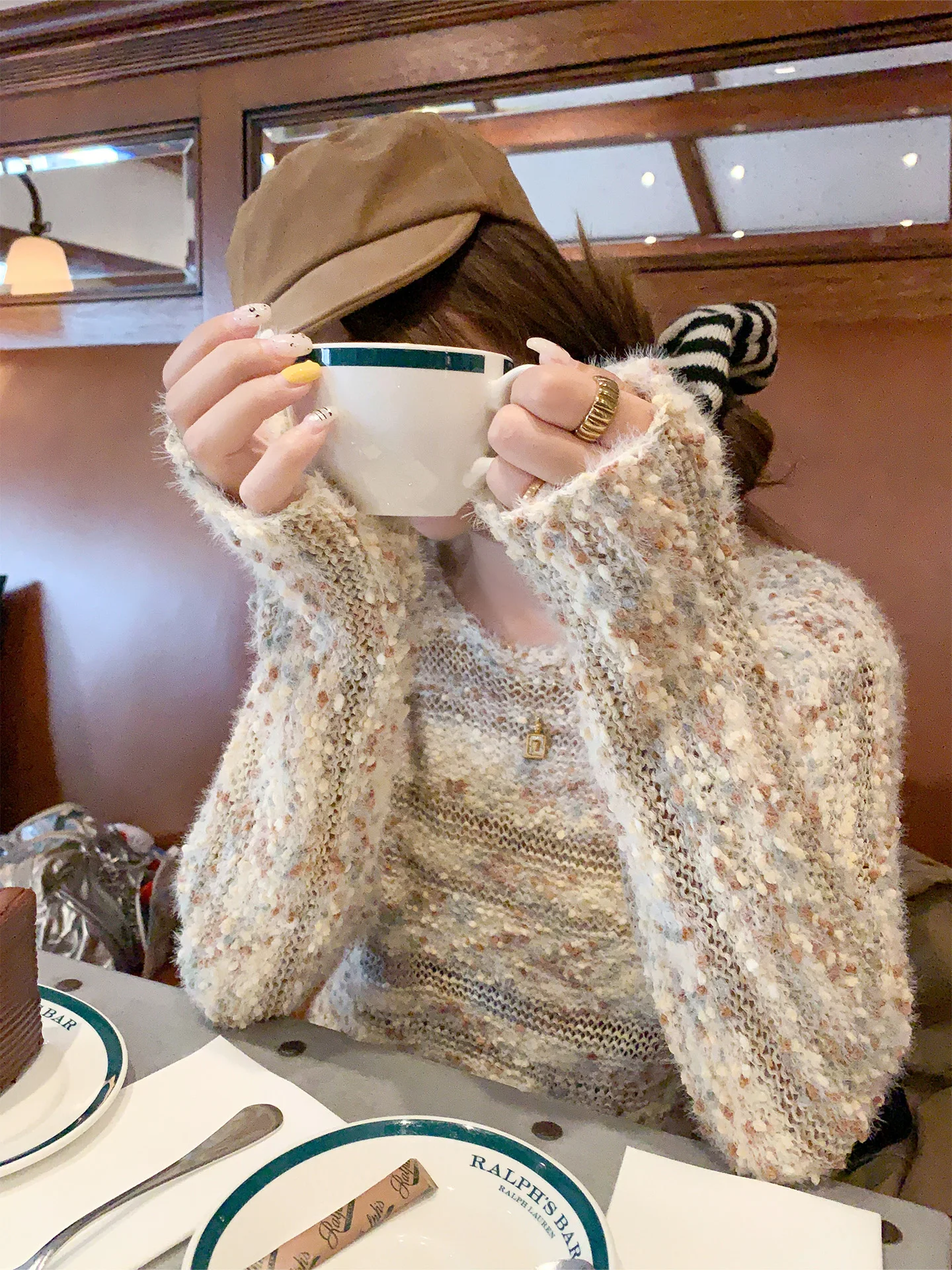 Вязаный свитер Zeng Xiao Salted Soft для женщин, осенняя верхняя одежда, ажурный пуловер с круглым вырезом, для повседневной носки и офиса
Вязаный свитер Zeng Xiao Salted Soft для женщин, осенняя верхняя одежда, ажурный пуловер с круглым вырезом, для повседневной носки и офиса