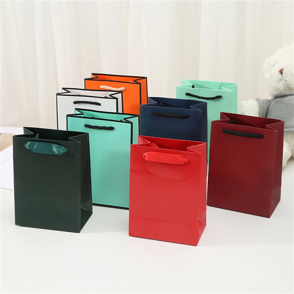 10Pcs Colorful Gift Bags Shopping Handbag Lipstick Perfume Jewelry Gift Packaging Bag 11.5*7*15.5cm
10Pcs Colorful Gift Bags Shopping Handbag Lipstick Perfume Jewelry Gift Packaging Bag 11.5*7*15.5cm