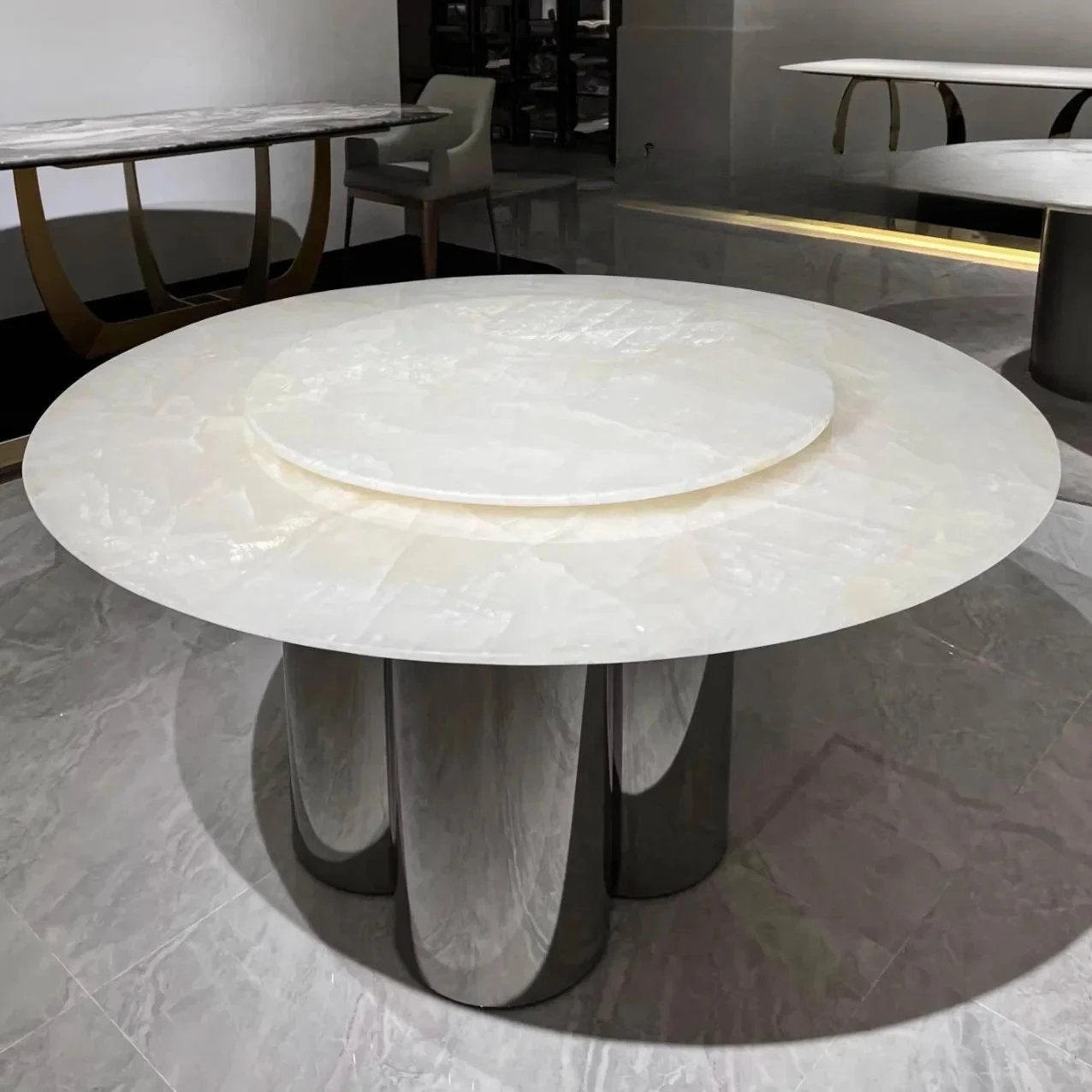 Imported luxury stone dining table pure natural marble 1.2m round table high-end white ice jade household
Imported luxury stone dining table pure natural marble 1.2m round table high-end white ice jade household