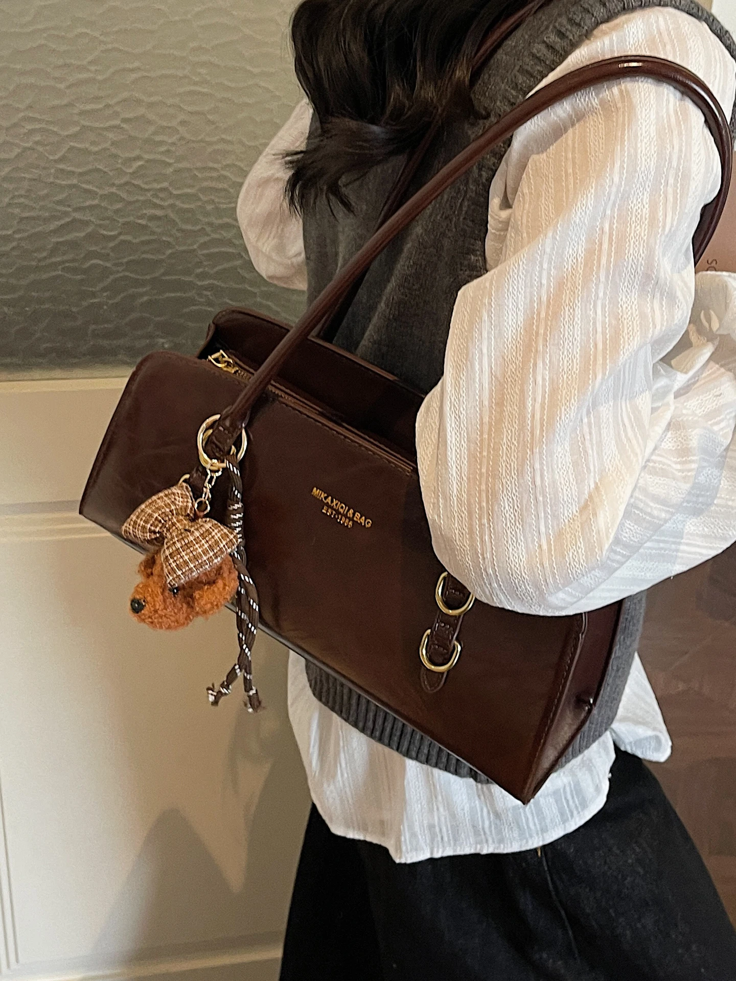 Large Capaci Casual oulder Bag for Women 2025 New Autumn Winter Vintage Underarm Bag High Quali Commuter Handbag
Large Capaci Casual oulder Bag for Women 2025 New Autumn Winter Vintage Underarm Bag High Quali Commuter Handbag