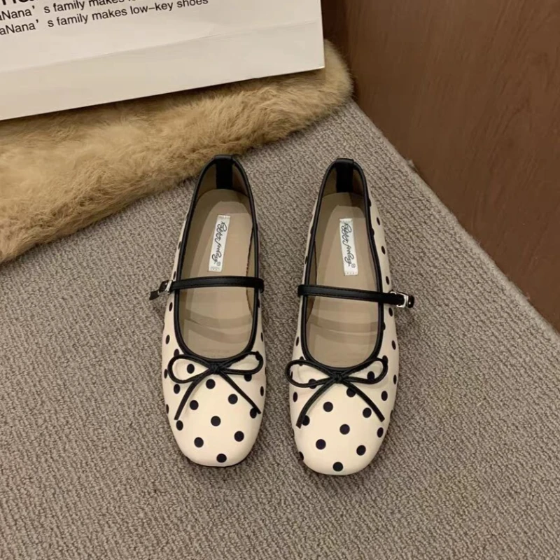 2026 New Women's Comfortable Flat Shoes Retro Round Toe Buckle Mary Jane Shoes Summer Fashion Polka Dot Low-Cut Single Shoes
2026 New Women's Comfortable Flat Shoes Retro Round Toe Buckle Mary Jane Shoes Summer Fashion Polka Dot Low-Cut Single Shoes