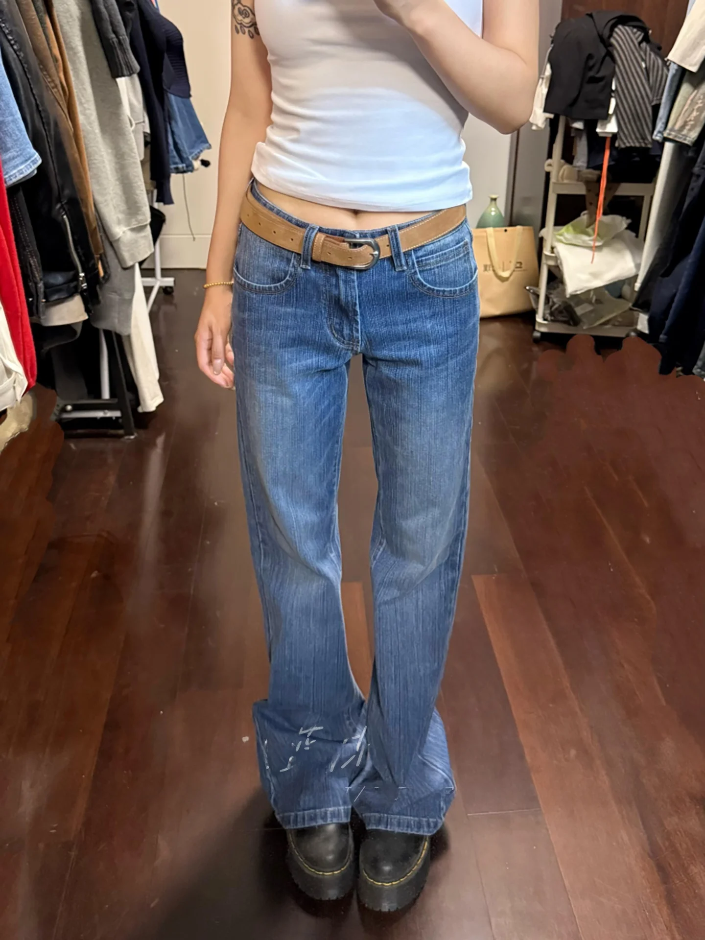 American Super Retro Blue Jeans Women's Low Waist Wide Leg Flared Denim Pants Slimming Floor-Length Trousers
American Super Retro Blue Jeans Women's Low Waist Wide Leg Flared Denim Pants Slimming Floor-Length Trousers