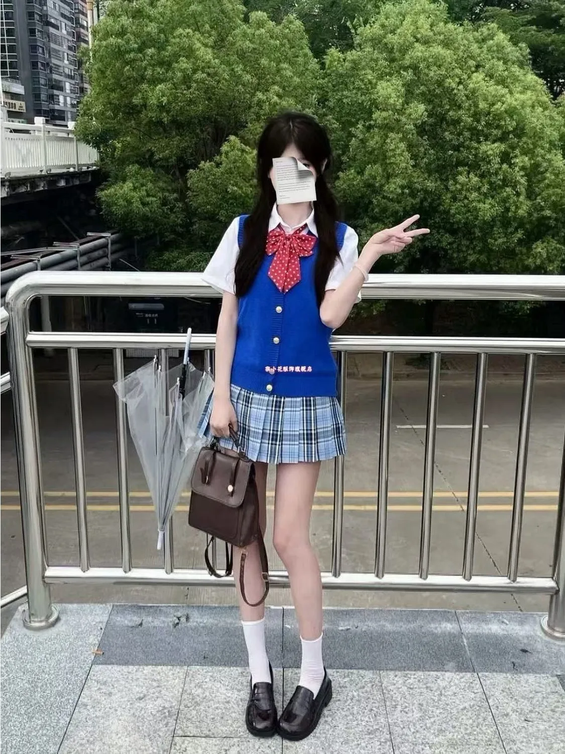 College Style Summer Knitted Vest Cardigan School Uniform Shirt Set Turquoise Breathable Fashion Ensemble for Young Women
College Style Summer Knitted Vest Cardigan School Uniform Shirt Set Turquoise Breathable Fashion Ensemble for Young Women