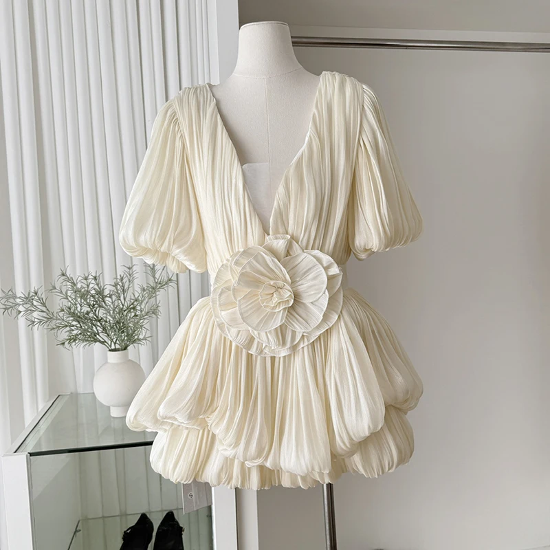 Fashion 3D Flower Design Folded Fabric V-neck Mini Dress For Women Elegant Holiday Short Sleeve Dresses Female
Fashion 3D Flower Design Folded Fabric V-neck Mini Dress For Women Elegant Holiday Short Sleeve Dresses Female