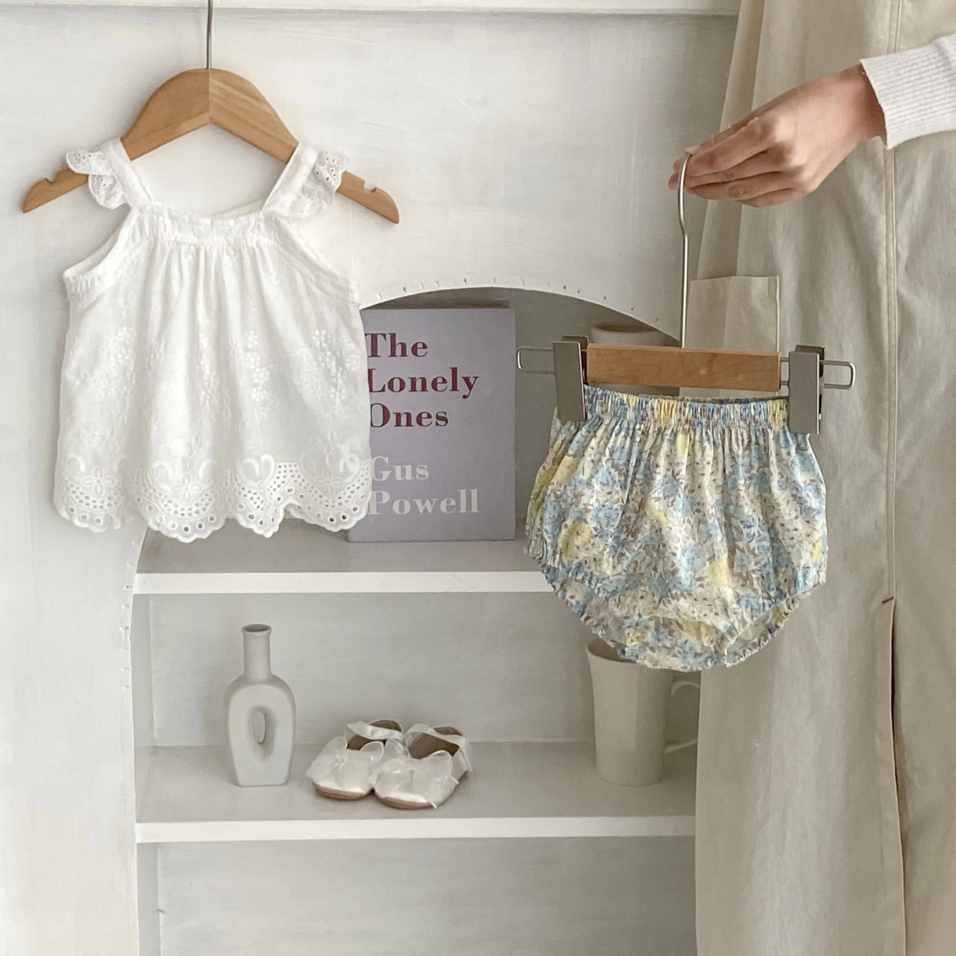 INS Summer Baby Girl Clothing Set 0-3Years Newborn Princess Sleeveless White T-shirt Tops+Flower Bloomers Shorts 2PCS Outfits
INS Summer Baby Girl Clothing Set 0-3Years Newborn Princess Sleeveless White T-shirt Tops+Flower Bloomers Shorts 2PCS Outfits