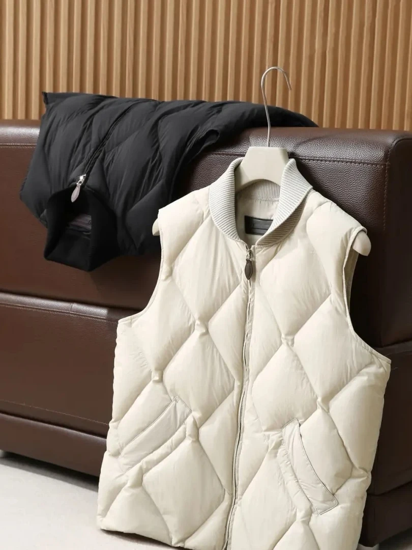 90 Du down Men's Knitted Vest Autumn Winter Faion Lightweight Vest Youthful Sle Pure Color Zipper Closure
90 Du down Men's Knitted Vest Autumn Winter Faion Lightweight Vest Youthful Sle Pure Color Zipper Closure