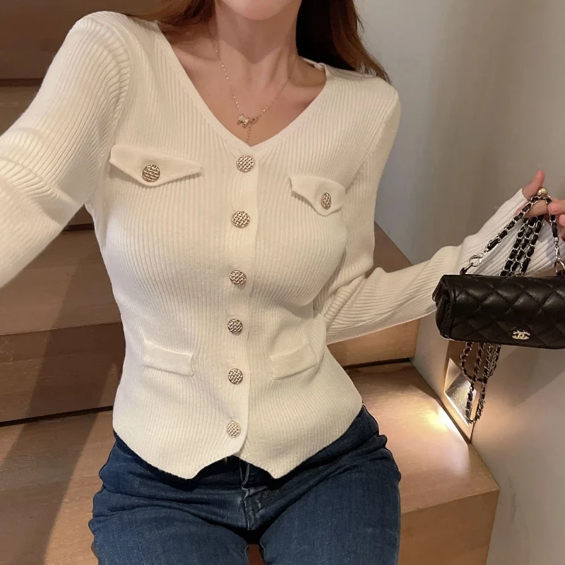 V-neck Sweater Knitted Cardigan Women's Chic and High-end Style Inner Top Base Shirt
V-neck Sweater Knitted Cardigan Women's Chic and High-end Style Inner Top Base Shirt