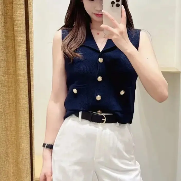 Spring/Summer Women Turn-down Collar Sleeveless Gold Button Solid Knit Vest Single-breasted Pocket Elegant Casual Cardigan
Spring/Summer Women Turn-down Collar Sleeveless Gold Button Solid Knit Vest Single-breasted Pocket Elegant Casual Cardigan