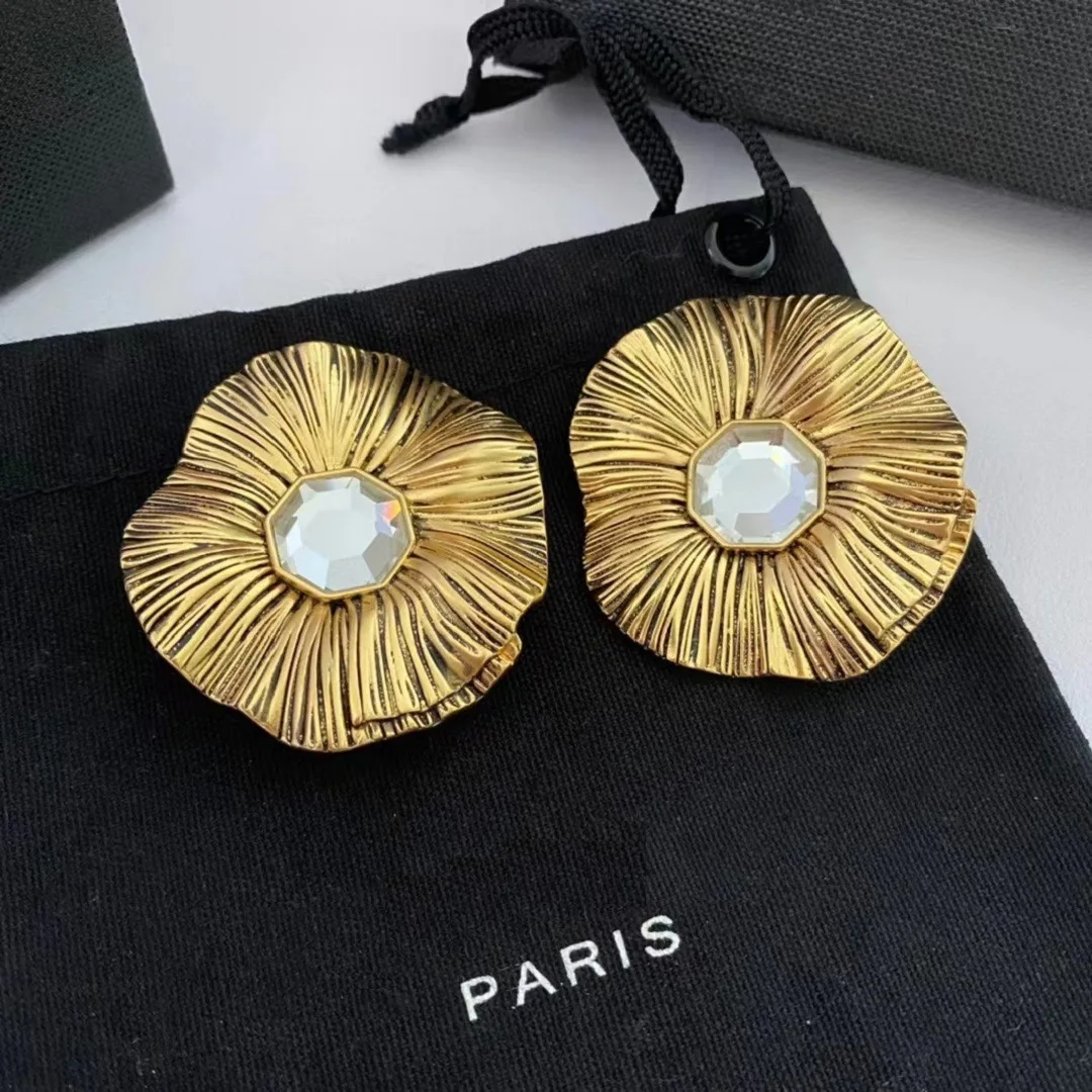 New European and American Vintage Fashion Exaggerated Flower Style Earclip Earrings Women's Personality Jewelry
New European and American Vintage Fashion Exaggerated Flower Style Earclip Earrings Women's Personality Jewelry