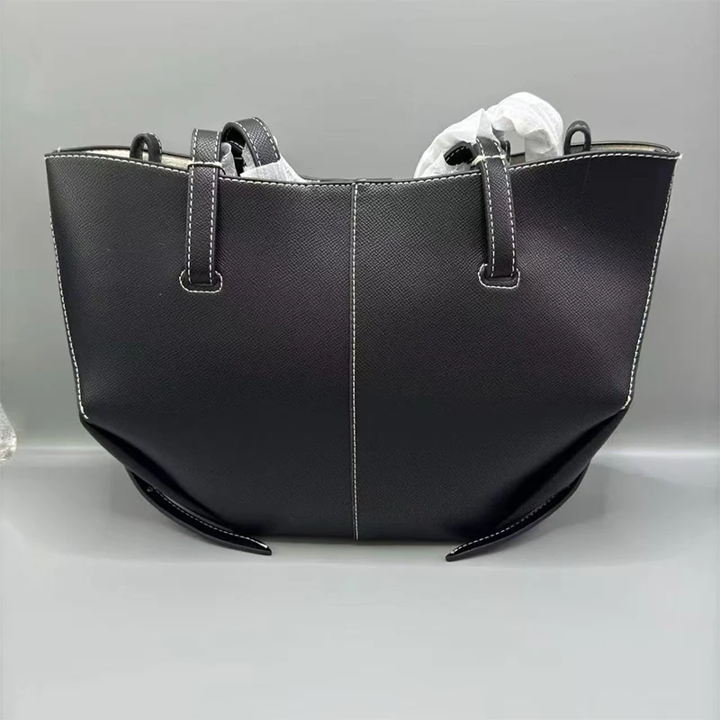 2026Y2kNew large-capacity hand-held tote bag, Boling crossbody genuine leather wing bag, commuting single-shoulder crossbody bag
2026Y2kNew large-capacity hand-held tote bag, Boling crossbody genuine leather wing bag, commuting single-shoulder crossbody bag