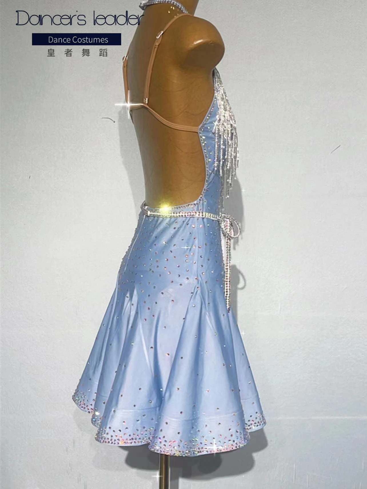 Высококачественная юбка с бантом на талии и подтяжками для латинских танцев на заказ, с бриллиантами, ча-ча, танго, женское профессиональное платье для сцены для взрослых
Высококачественная юбка с бантом на талии и подтяжками для латинских танцев на заказ, с бриллиантами, ча-ча, танго, женское профессиональное платье для сцены для взрослых