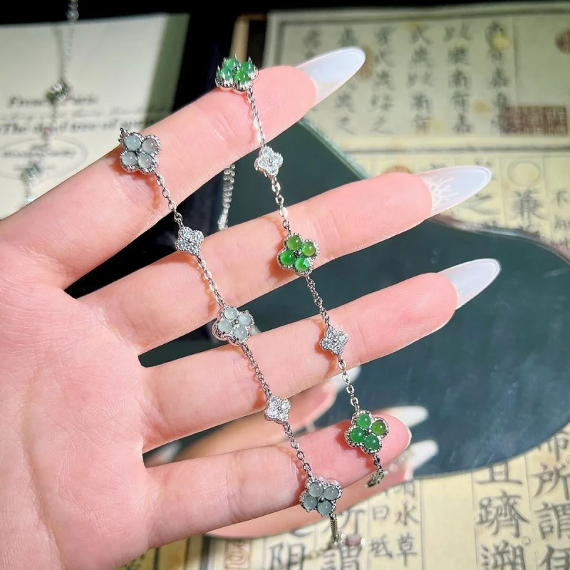 Guatemalan natural A-grade jadeite inlaid four-leaf clover bracelet, high-end exquisite versatile hand accessory, light luxury f
Guatemalan natural A-grade jadeite inlaid four-leaf clover bracelet, high-end exquisite versatile hand accessory, light luxury f