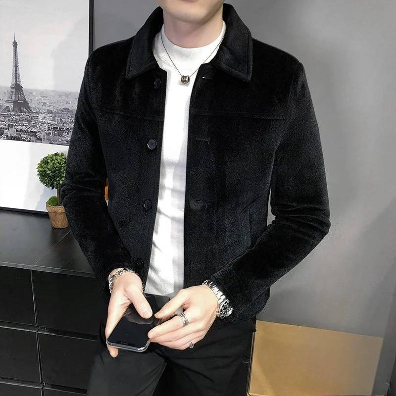 Осень-зима, мужской короткий облегающий плащ в корейском стиле из искусственного меха енота, повседневная однотонная верхняя одежда с лацканами и вырезом
Осень-зима, мужской короткий облегающий плащ в корейском стиле из искусственного меха енота, повседневная однотонная верхняя одежда с лацканами и вырезом