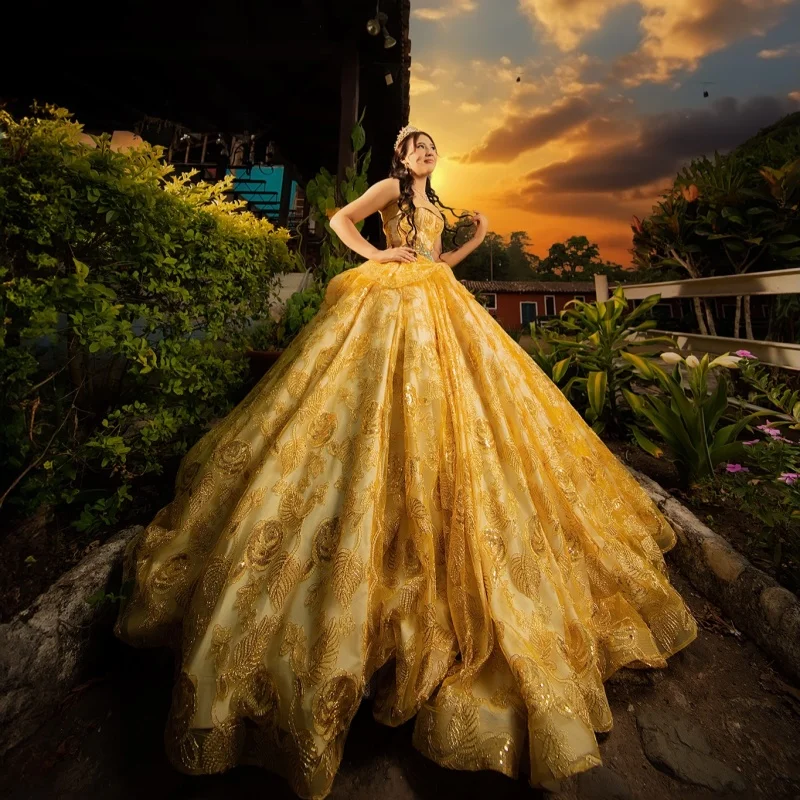 Simple Shiny Golden Quinceanera Dress off-shoulder Glitter Flower Decal Long tail vestidos de 15 Quinceanera Customize
Simple Shiny Golden Quinceanera Dress off-shoulder Glitter Flower Decal Long tail vestidos de 15 Quinceanera Customize