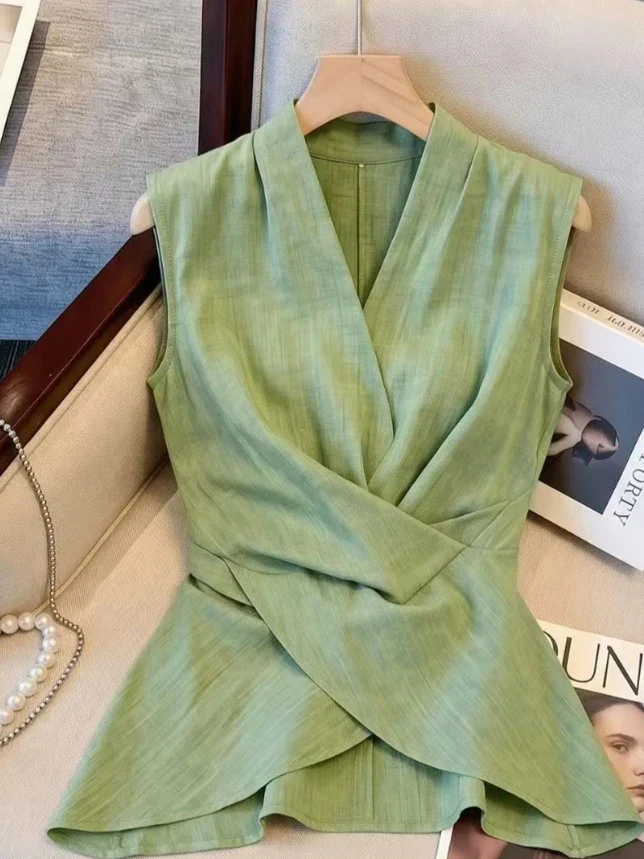 Elegant Oversized V-Neck Asymmetrical Waist-Cinched Sleeveless Shirt Women's Summer New Style Slimming Personality Top
Elegant Oversized V-Neck Asymmetrical Waist-Cinched Sleeveless Shirt Women's Summer New Style Slimming Personality Top