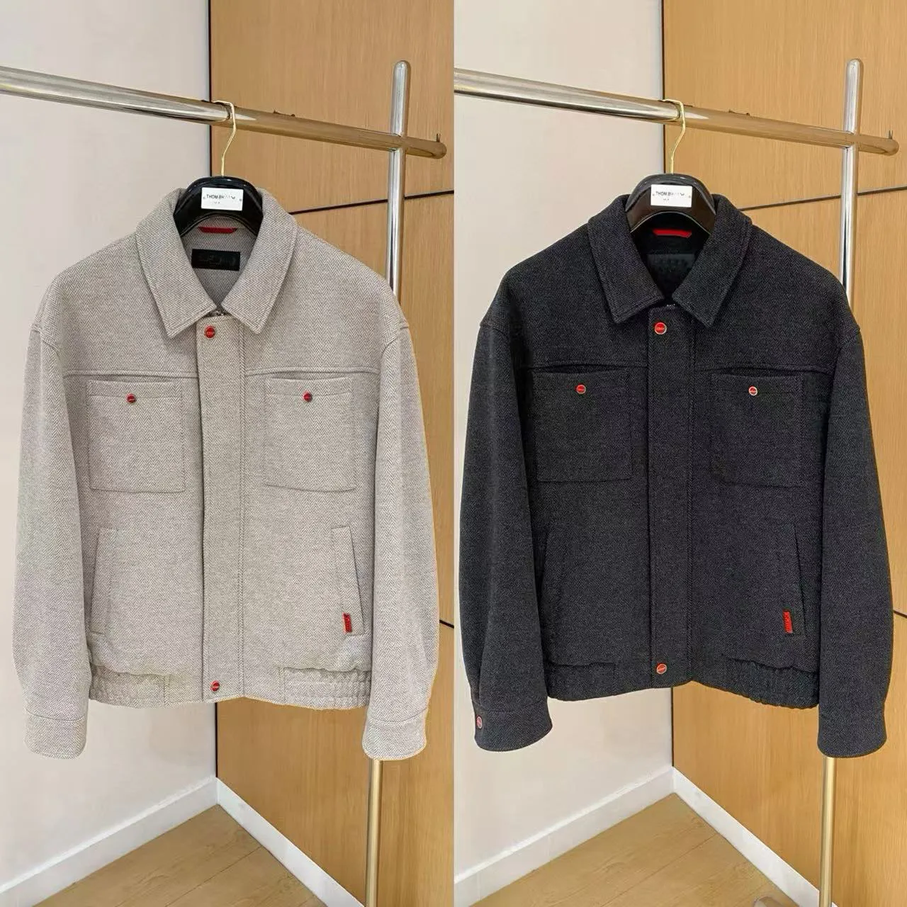 Kiton итальянская мужская одежда, осенне-зимняя новая мода, стильная универсальная однотонная повседневная куртка с лацканами в стиле старых денег
Kiton итальянская мужская одежда, осенне-зимняя новая мода, стильная универсальная однотонная повседневная куртка с лацканами в стиле старых денег