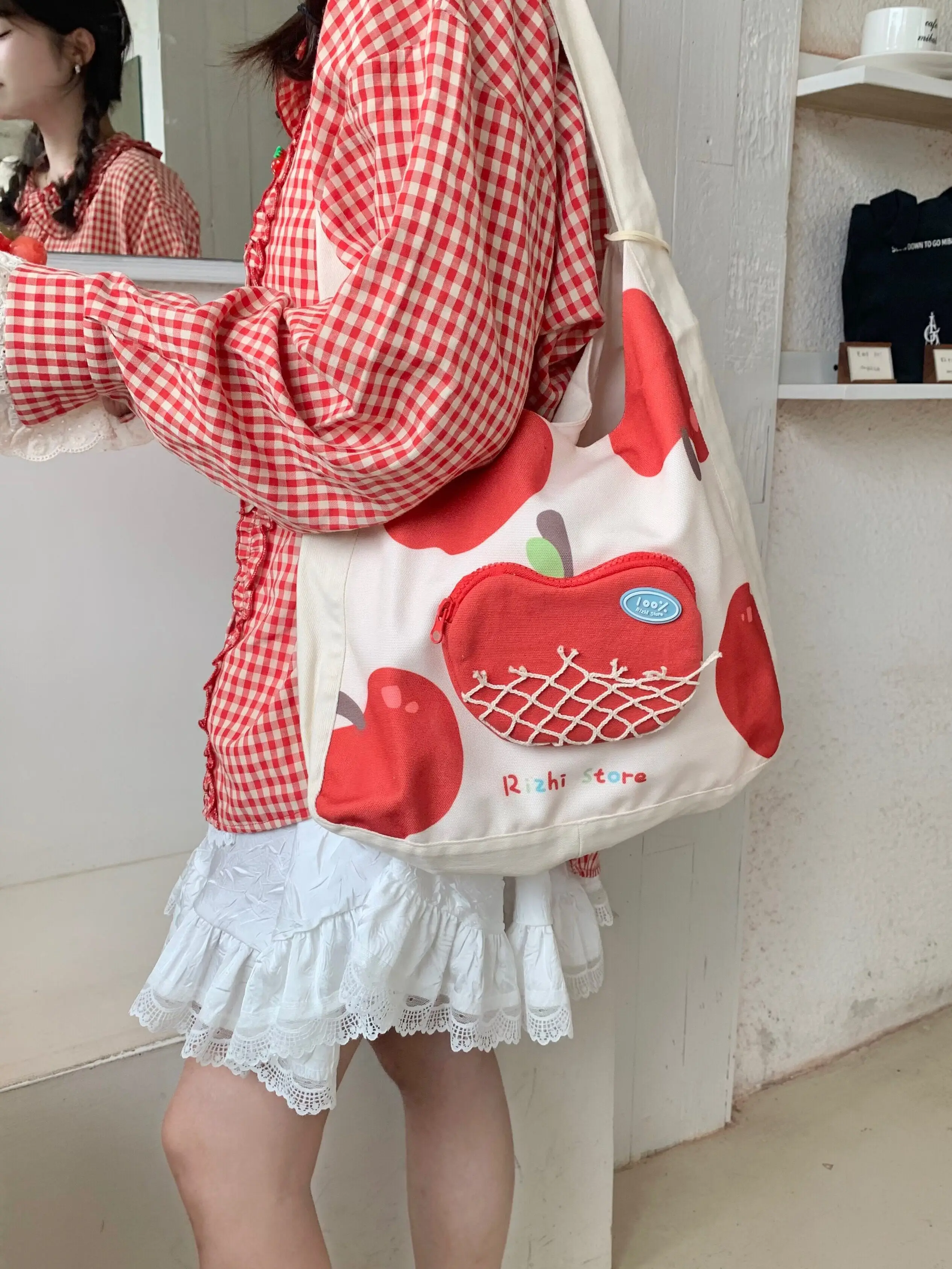 Симпатичная красная холщовая сумка Day Cute Sweet Red Apple для женщин, большая вместительная прочная сумка-мессенджер из холста для работы, сумка-тоут для поездок на работу, женская сумка
Симпатичная красная холщовая сумка Day Cute Sweet Red Apple для женщин, большая вместительная прочная сумка-мессенджер из холста для работы, сумка-тоут для поездок на работу, женская сумка