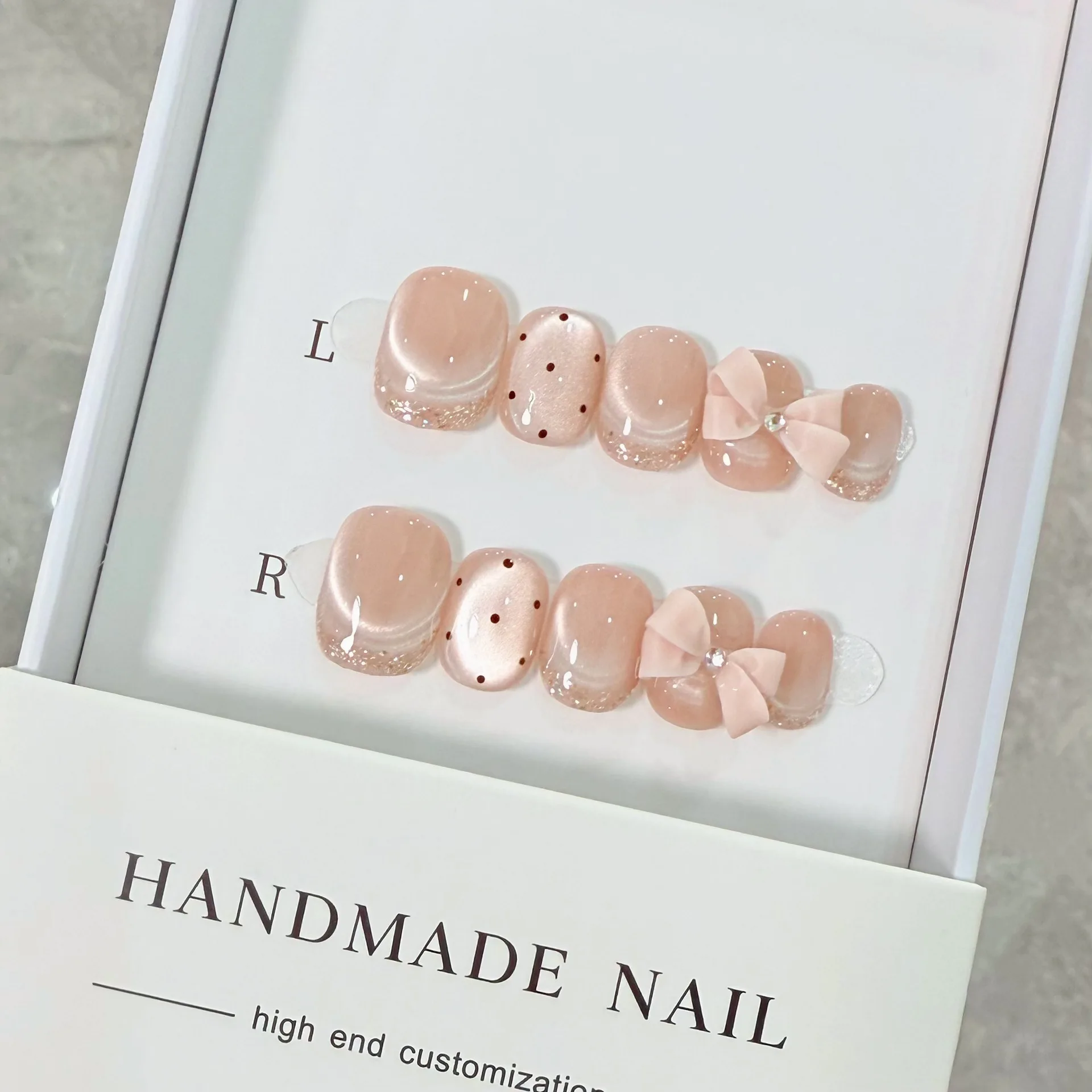 10Pcs Shiny Powder Cat's Eye French Handmade Fake Nails Press on 3D Bow Polka Dot Manicure Tips Short Round Wearable False Nails
10Pcs Shiny Powder Cat's Eye French Handmade Fake Nails Press on 3D Bow Polka Dot Manicure Tips Short Round Wearable False Nails