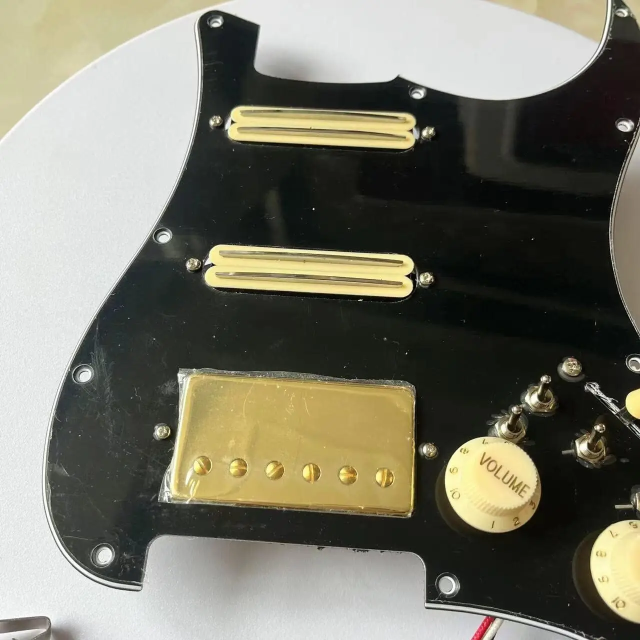 SSH Prewired Loaded Pickguard with Alnico V Pickups for F/D Stra Guitar
SSH Prewired Loaded Pickguard with Alnico V Pickups for F/D Stra Guitar