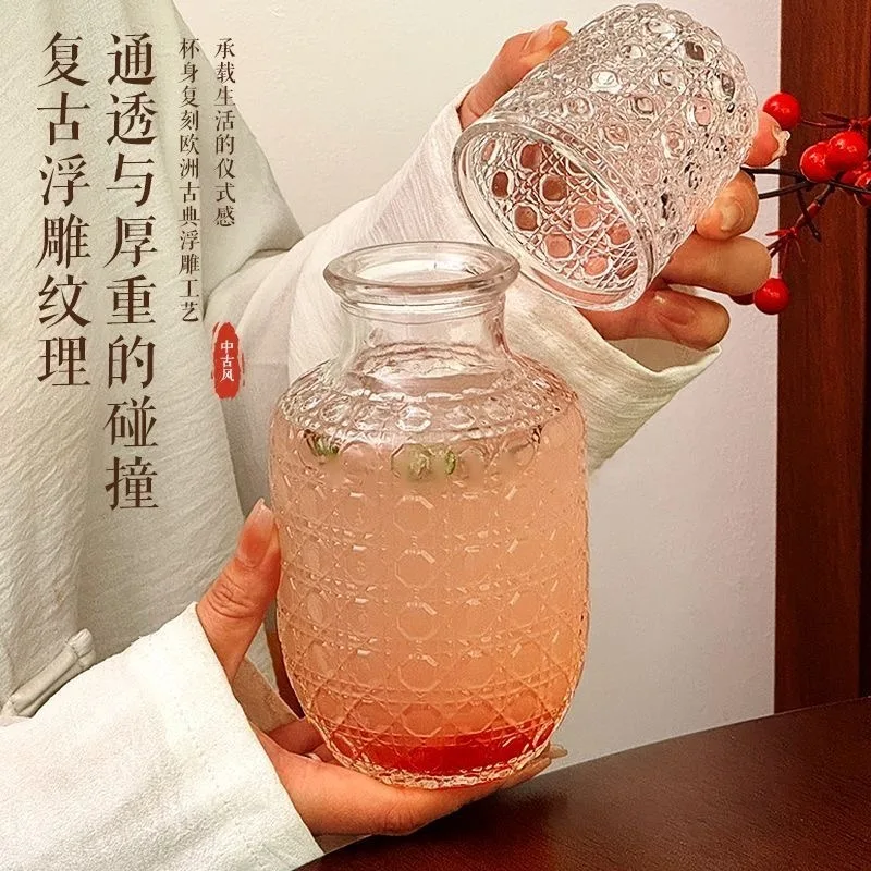Retro Relief Glass Kettle with Cup Lid Thickened Juice Cold Drink Pot Suitable for Restaurants Festivals Parties Kitchens Tools
Retro Relief Glass Kettle with Cup Lid Thickened Juice Cold Drink Pot Suitable for Restaurants Festivals Parties Kitchens Tools