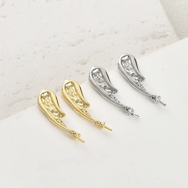 Материалы для изготовления серег своими руками: 14-каратное гальваническое покрытие под настоящее золото, с эффектом мазков кисти и жемчужными подвесками
Материалы для изготовления серег своими руками: 14-каратное гальваническое покрытие под настоящее золото, с эффектом мазков кисти и жемчужными подвесками