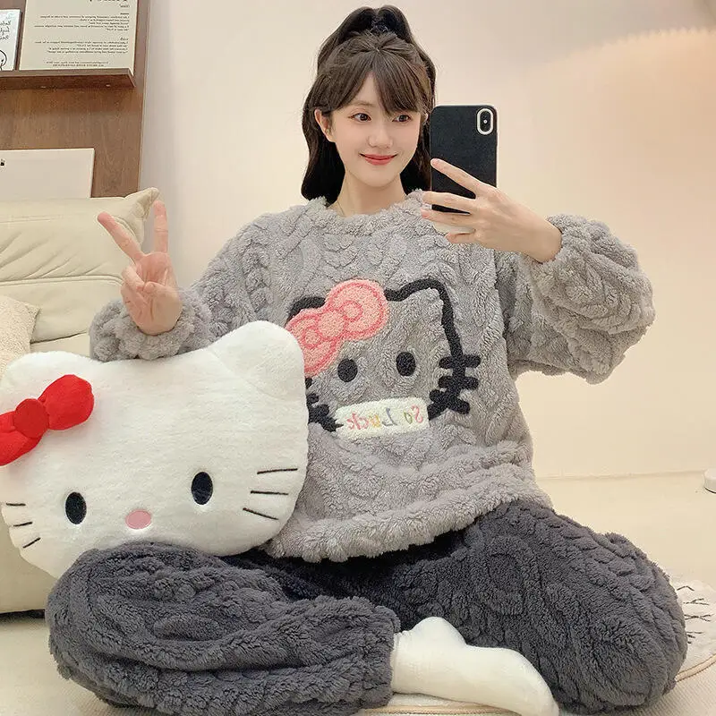 Милые женские пижамы Hello Kiity из кораллового флиса с героями мультфильмов, зимние с длинными рукавами, бархатные, сохраняющие тепло, большие размеры, милая одежда для отдыха
Милые женские пижамы Hello Kiity из кораллового флиса с героями мультфильмов, зимние с длинными рукавами, бархатные, сохраняющие тепло, большие размеры, милая одежда для отдыха