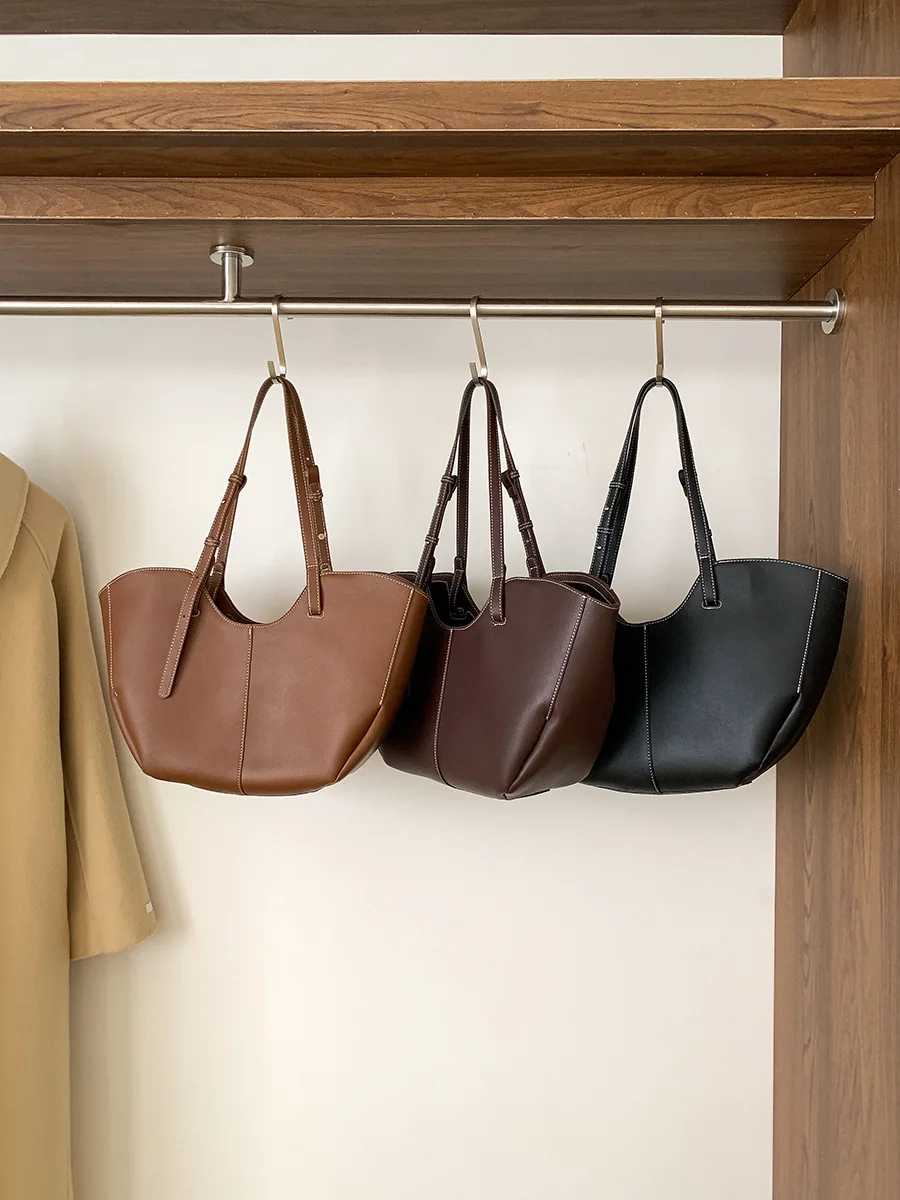 Luxury designer bags women high quality handbags elegant durable shoulder design stylish bag for shopping work school or travel
Luxury designer bags women high quality handbags elegant durable shoulder design stylish bag for shopping work school or travel