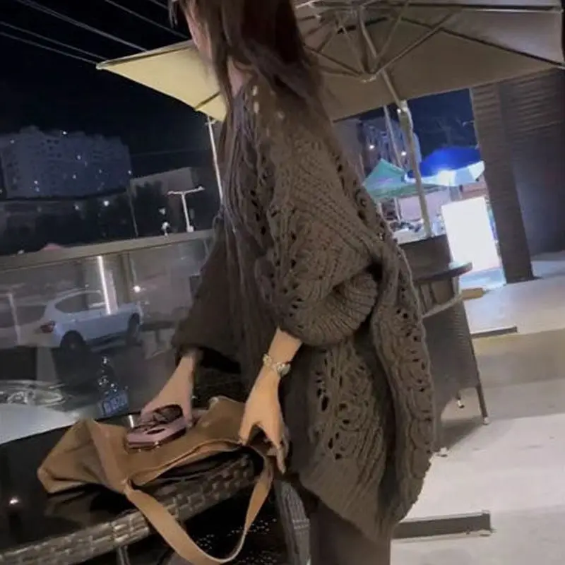 Fall 2025 Women's Fashionable Loose V-Neck Knitwear Hollow out Lazy Style All-Match Mid-Length Overhead Sweater
Fall 2025 Women's Fashionable Loose V-Neck Knitwear Hollow out Lazy Style All-Match Mid-Length Overhead Sweater