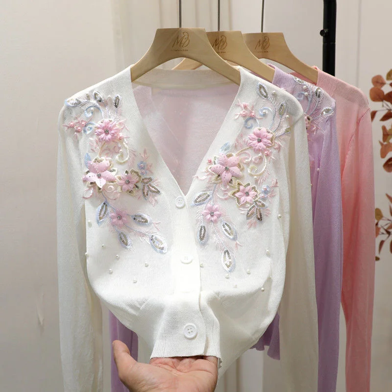 Ladies New Heavy Embroidery Flower V-Neck Short Knit Cardigan Summer Retro Art Thin Sunscreen Small Solid Color Simple Coat
Ladies New Heavy Embroidery Flower V-Neck Short Knit Cardigan Summer Retro Art Thin Sunscreen Small Solid Color Simple Coat