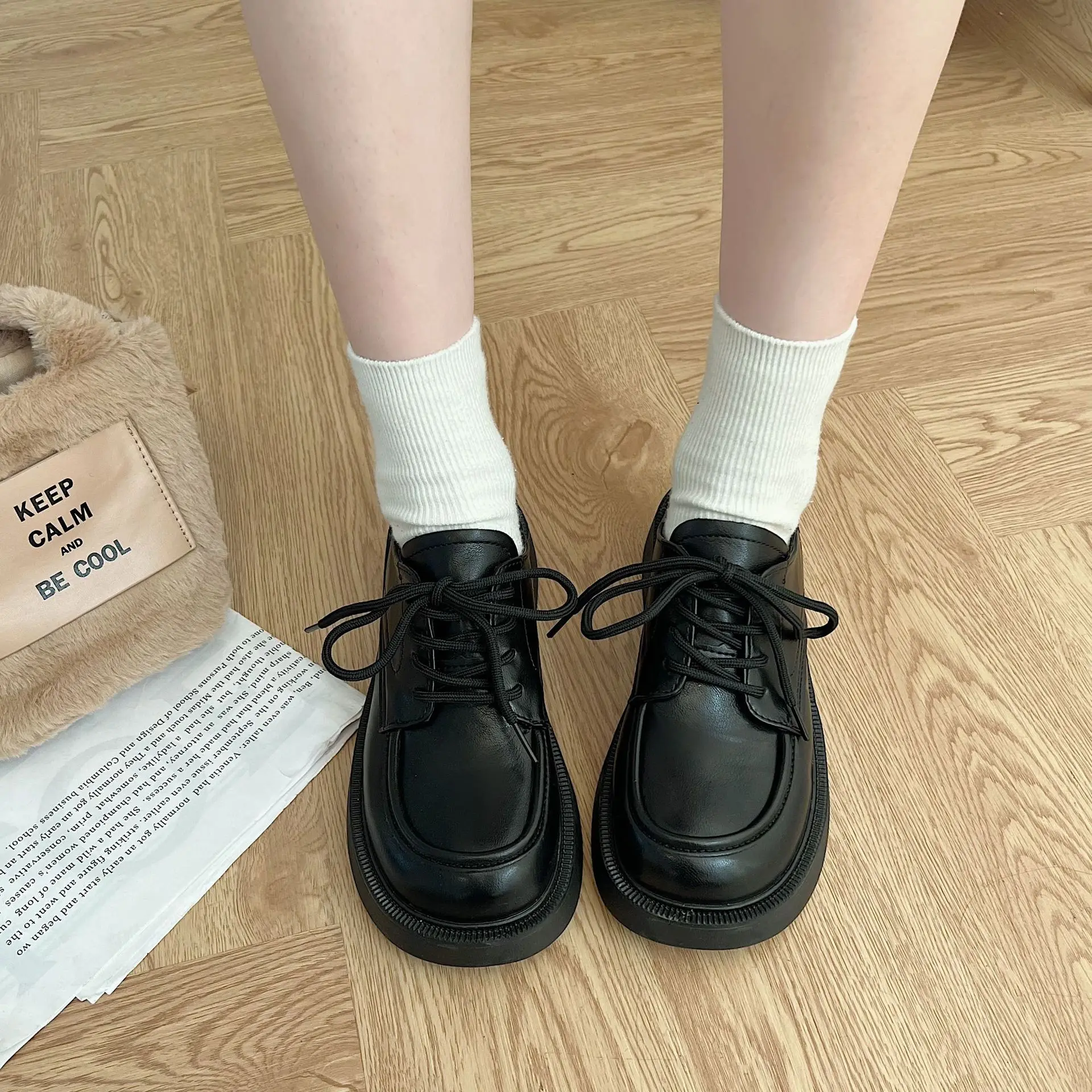 Thick-soled raised leather shoes for women Spring and Autumn lace up retro British style white round head versatile single shoes
Thick-soled raised leather shoes for women Spring and Autumn lace up retro British style white round head versatile single shoes