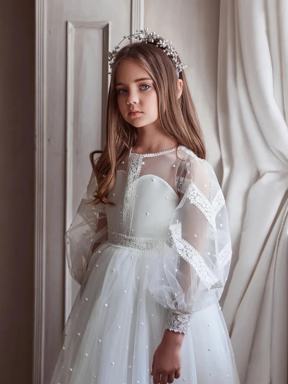 Elegant Lace A-line Customized Flower Girl Dress for Wedding O Neck Long Sleeve Kids Birthday Party First Communion Gowns
Elegant Lace A-line Customized Flower Girl Dress for Wedding O Neck Long Sleeve Kids Birthday Party First Communion Gowns