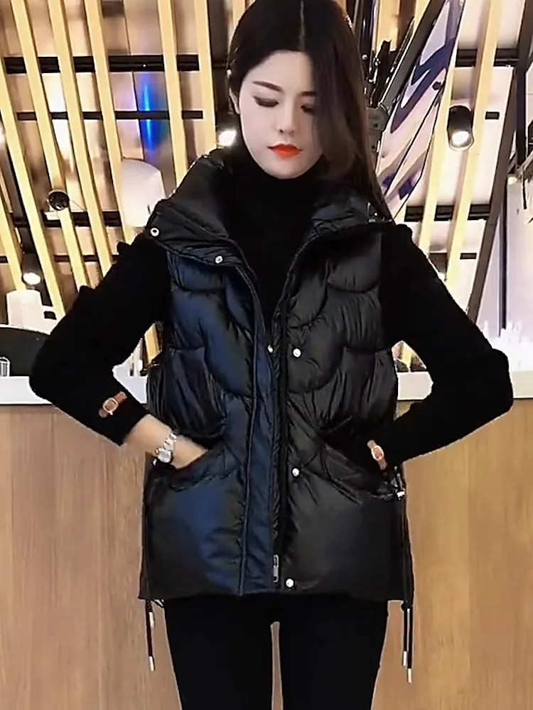 Women's Fleece Lined Thickened Vest 2026 Autumn Winter New Style Commuter Style Pure Color Pocket Design Regular Sleeve Length
Women's Fleece Lined Thickened Vest 2026 Autumn Winter New Style Commuter Style Pure Color Pocket Design Regular Sleeve Length