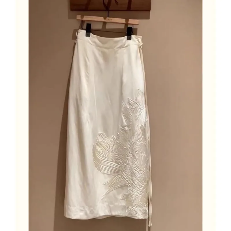 2025 new Chinese style design sense niche high waist thin white a-shaped skirt women
2025 new Chinese style design sense niche high waist thin white a-shaped skirt women