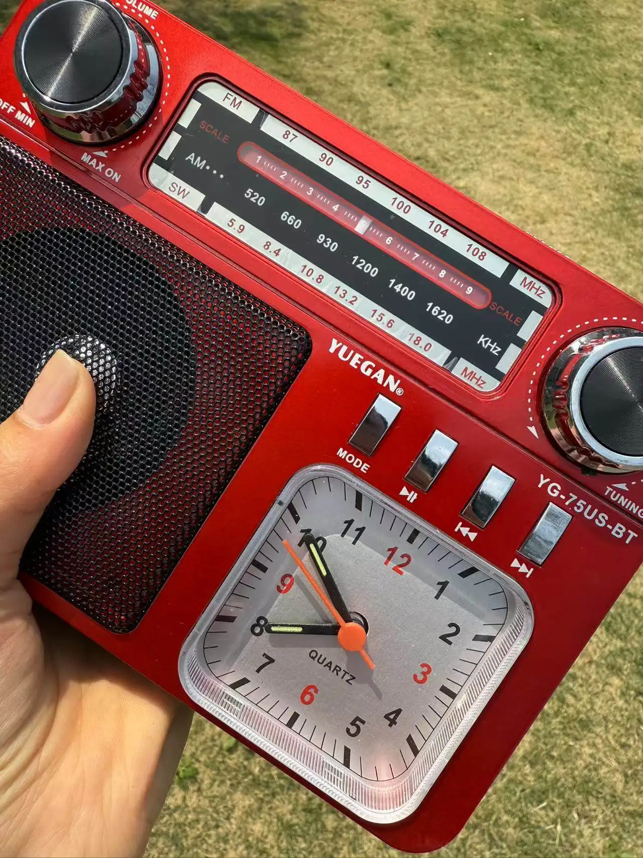 Retro Bluetooth Radio with FM/AM/SW, Solar Charging&LED Flashlight,Portable Rechargeable Speaker with Clock,Support USB/TF Card
Retro Bluetooth Radio with FM/AM/SW, Solar Charging&LED Flashlight,Portable Rechargeable Speaker with Clock,Support USB/TF Card