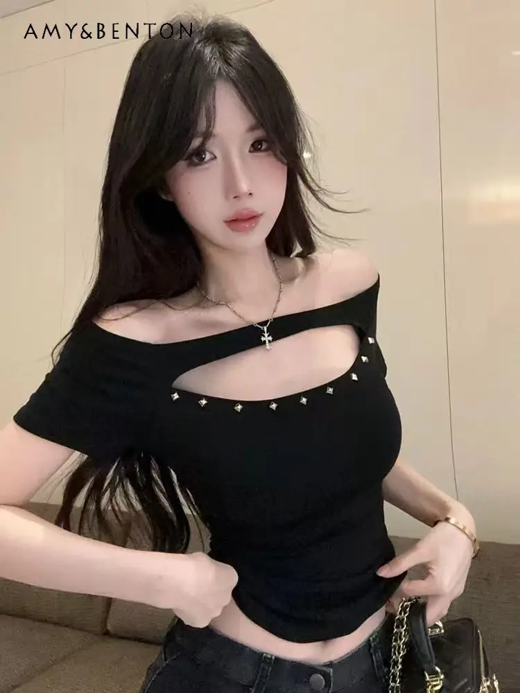 2025 Summer New Gothic Black Short-sleeved Top Subculture Spicy Girl Outfit Y2k Hollow Slim-fit One-word Collar Short T-shirt
2025 Summer New Gothic Black Short-sleeved Top Subculture Spicy Girl Outfit Y2k Hollow Slim-fit One-word Collar Short T-shirt