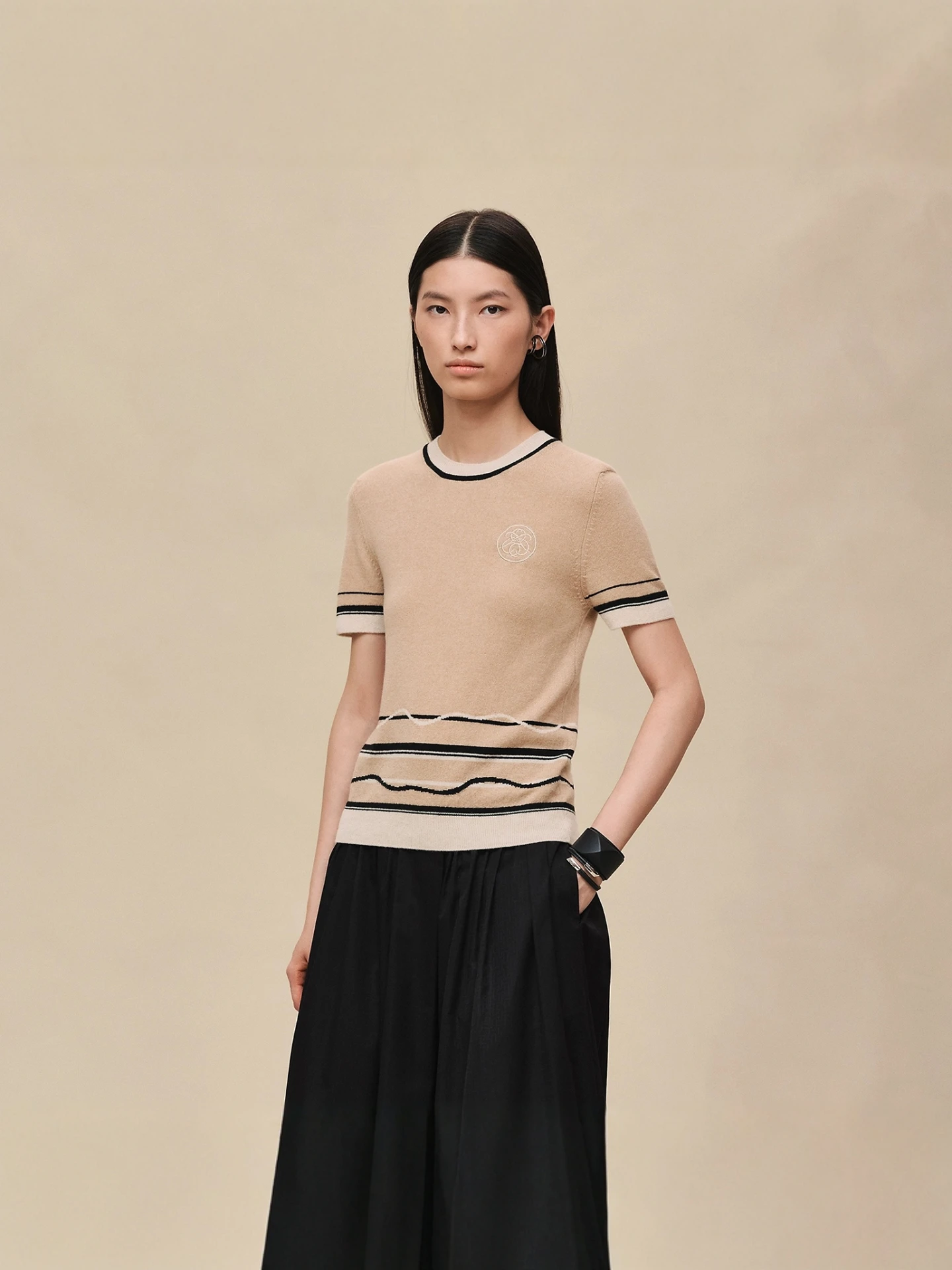 Ultra-Fine Silk Wool Knitted Short Sleeve Sweater Women's Casual Style round Neck Pullover Spring Summer New Arrival Book Sea...
Ultra-Fine Silk Wool Knitted Short Sleeve Sweater Women's Casual Style round Neck Pullover Spring Summer New Arrival Book Sea...