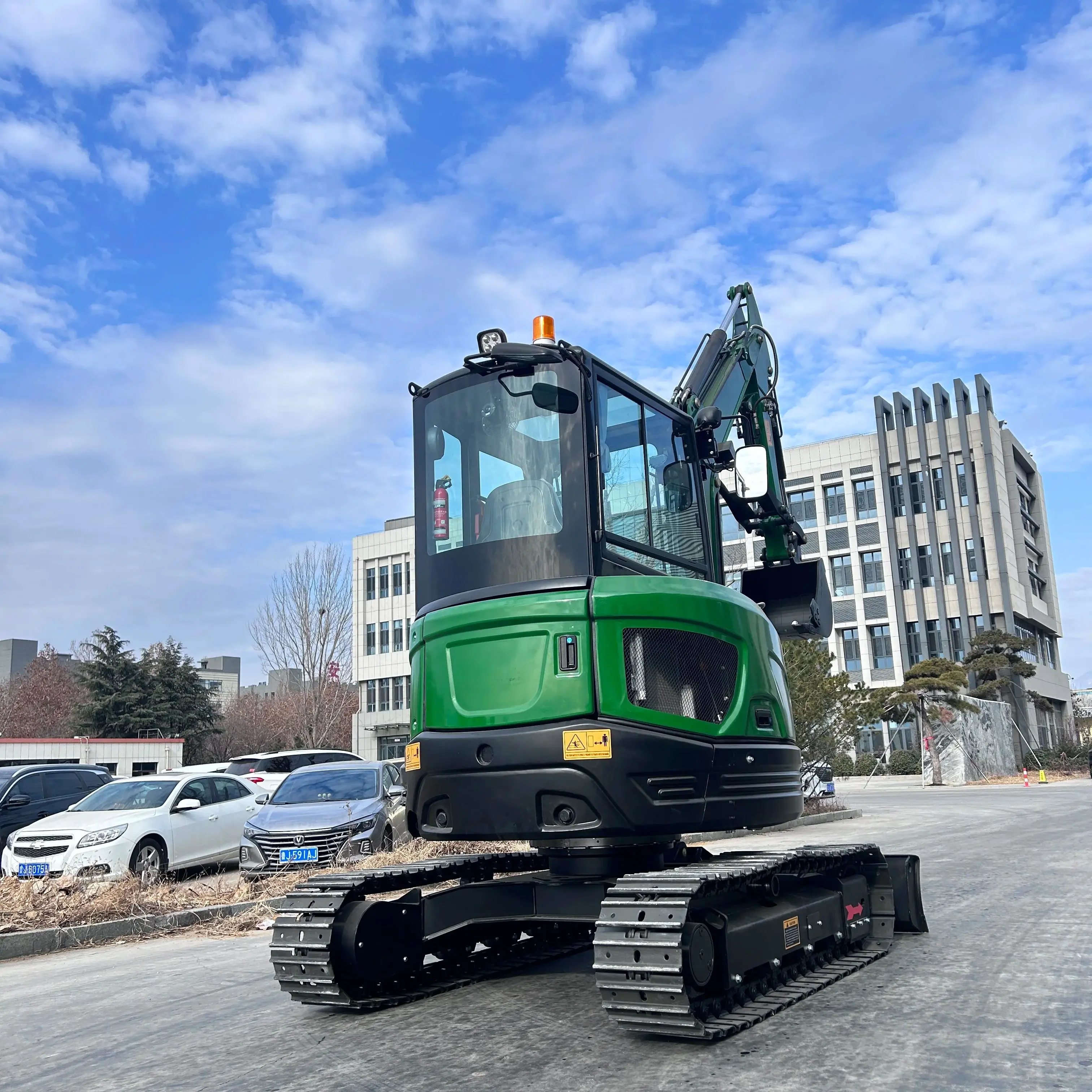 Мини-экскаватор 3,5 тонны EPA Farm, новый гусеничный экскаватор, компактная мини-сварочная машина, цена экскаватора Kubota с двигателем
Мини-экскаватор 3,5 тонны EPA Farm, новый гусеничный экскаватор, компактная мини-сварочная машина, цена экскаватора Kubota с двигателем