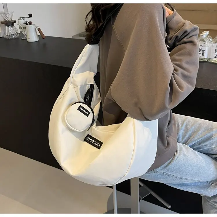 2025 Autumn 729 New Shoulder Messenger Bag Large Capacity Dumpling Bag Handbag Commuter Bag Fashionable and Versatile
2025 Autumn 729 New Shoulder Messenger Bag Large Capacity Dumpling Bag Handbag Commuter Bag Fashionable and Versatile