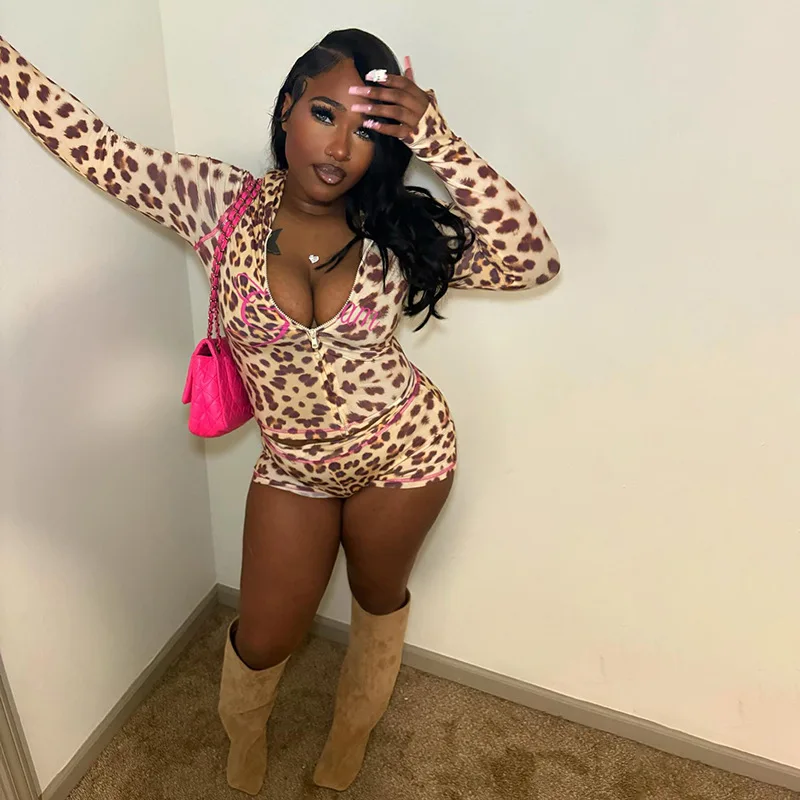2025 Women 2 Two Piece Outfits Leopard Print Long Sleeve Zip Crop Hooded Top High Waist Shorts Sweatsuit Y2k Spring Workout Sets
2025 Women 2 Two Piece Outfits Leopard Print Long Sleeve Zip Crop Hooded Top High Waist Shorts Sweatsuit Y2k Spring Workout Sets