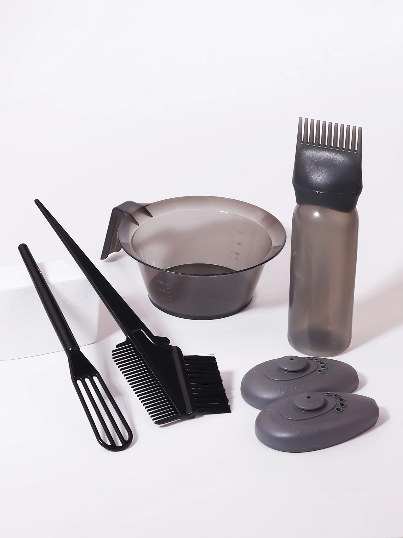 6 pieces/set of new hair salon hair dye brush bowl combination hair dye kit hair dye bottle set tools Special for real hair wigs
6 pieces/set of new hair salon hair dye brush bowl combination hair dye kit hair dye bottle set tools Special for real hair wigs