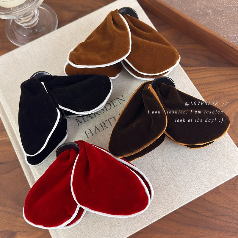 1pc 2026 New Velvet Bow Triangle Hair Claw Hepburn Vintage Style Shark Clip for Women Back of Head Ponytail Bun Holder Elegant
1pc 2026 New Velvet Bow Triangle Hair Claw Hepburn Vintage Style Shark Clip for Women Back of Head Ponytail Bun Holder Elegant