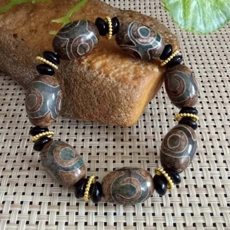Tibetan-style - bead , vintage three-eyed dzi agate bracelet, accessory jewelry
Tibetan-style - bead , vintage three-eyed dzi agate bracelet, accessory jewelry