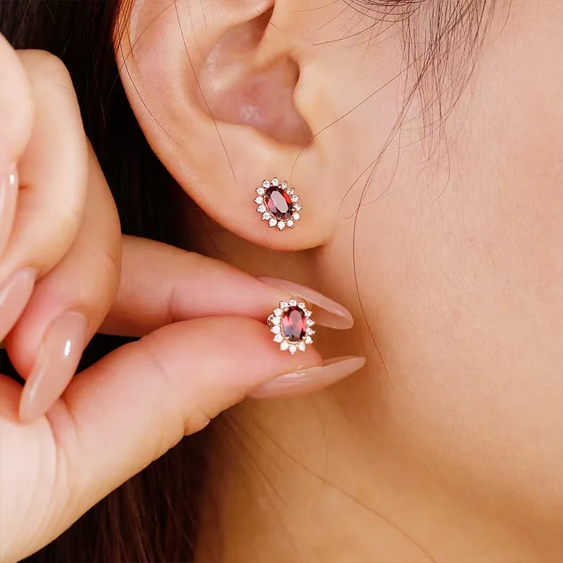 Jkeli S925 Sterling Silver 18K Gold Plated Red Sapphire Earrings Vintage Luxury Diamond Embedded Gemstone Stud Earrings 
Jkeli S925 Sterling Silver 18K Gold Plated Red Sapphire Earrings Vintage Luxury Diamond Embedded Gemstone Stud Earrings