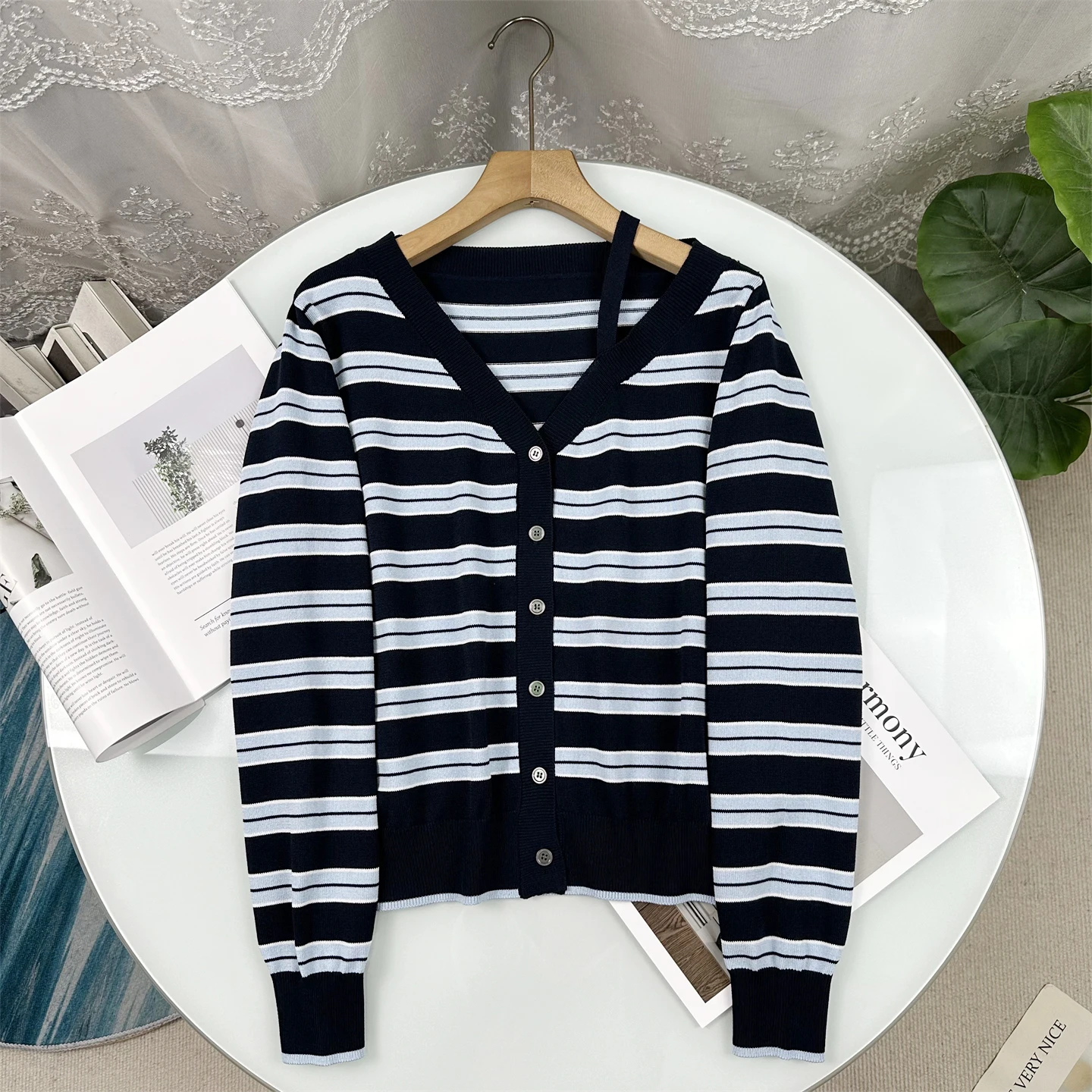 Spring 2026 Women's V-Neck Knitted Open Cardigan Sweater Striped Slant Shoulder Design Classic Versatile Long Sleeve Knitwear
Spring 2026 Women's V-Neck Knitted Open Cardigan Sweater Striped Slant Shoulder Design Classic Versatile Long Sleeve Knitwear
