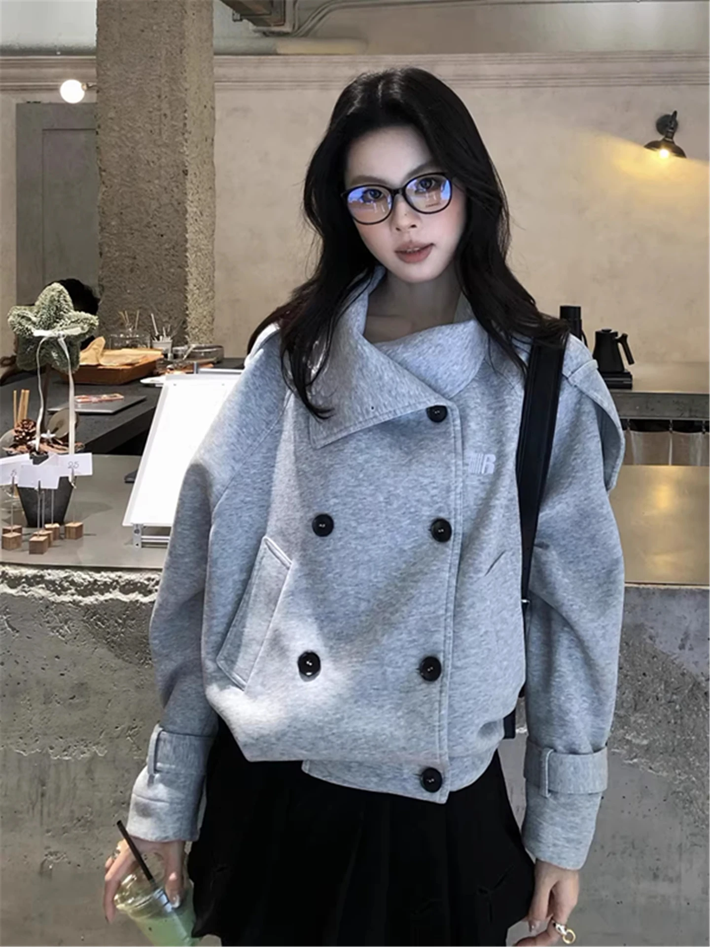 Gray Stand Collar Double Buttoned Sweatshirt Jacket Women's Spring New Small Size High End Short Cardigan Top Korean Style
Gray Stand Collar Double Buttoned Sweatshirt Jacket Women's Spring New Small Size High End Short Cardigan Top Korean Style