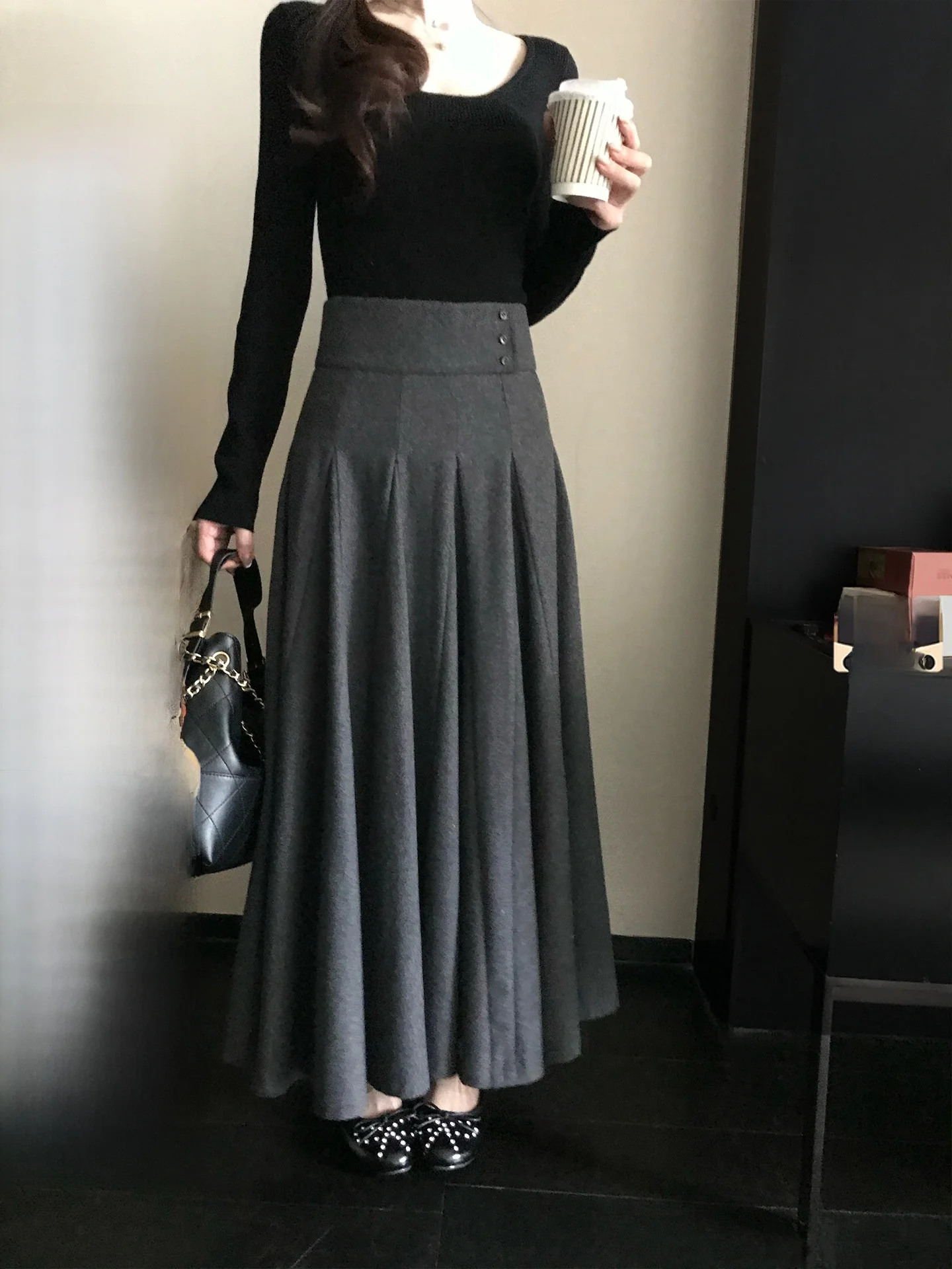 Elegant Cashmere Woolen Plaid Skirt with Heavy Embroidery High Waist A-Line Silhouette for Women Casual Wear
Elegant Cashmere Woolen Plaid Skirt with Heavy Embroidery High Waist A-Line Silhouette for Women Casual Wear