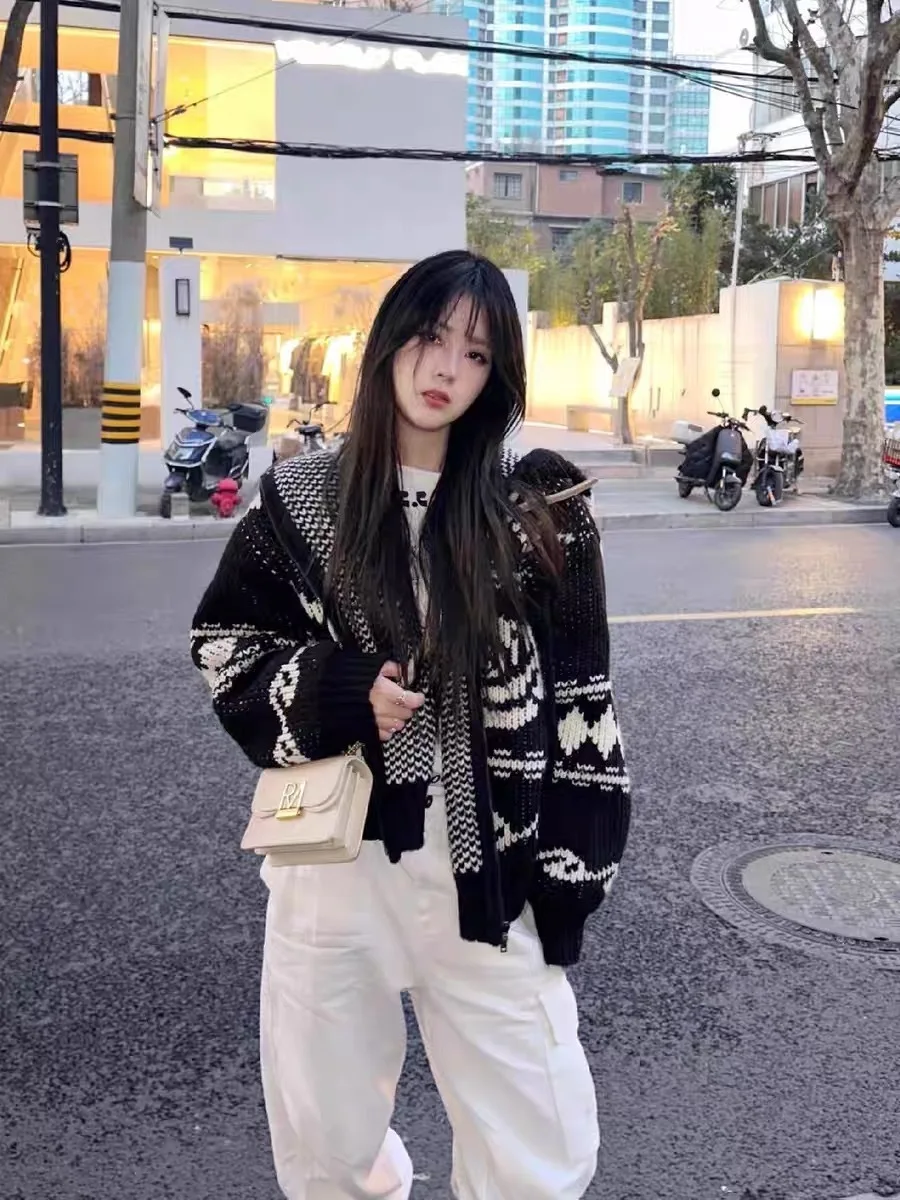 Open YY Knitted Woolen Zipper Hooded Jaet Rose Deer Hook Flower Contrast Color Casual Sle ex Outerwear for Youth
Open YY Knitted Woolen Zipper Hooded Jaet Rose Deer Hook Flower Contrast Color Casual Sle ex Outerwear for Youth