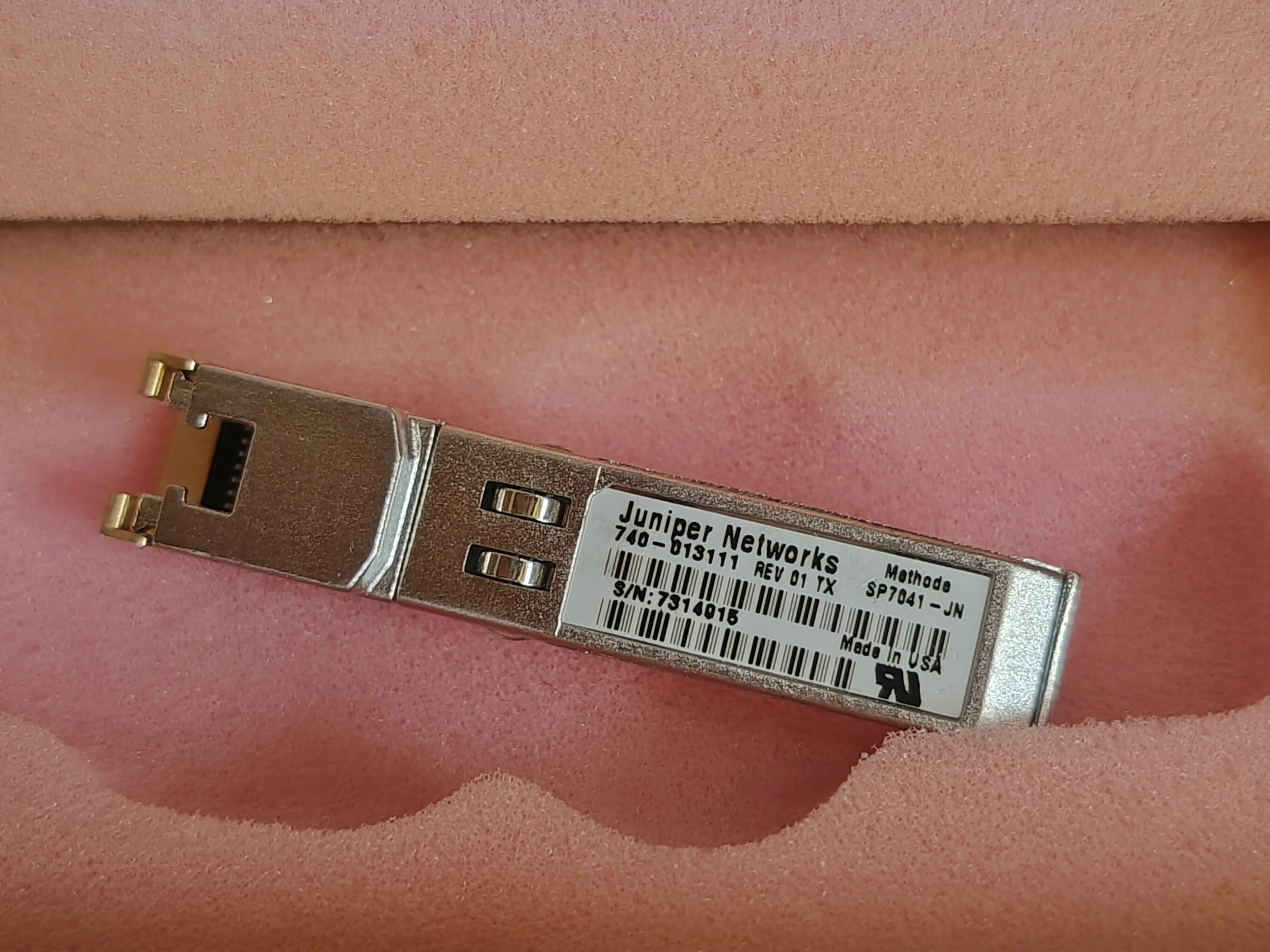 Juniper Networks Gigabit Ethernet 740-013111 SP7041-M1-JN REV 02 TX 1000Base-T 100m 1000Mbps RJ45 Network Module
Juniper Networks Gigabit Ethernet 740-013111 SP7041-M1-JN REV 02 TX 1000Base-T 100m 1000Mbps RJ45 Network Module