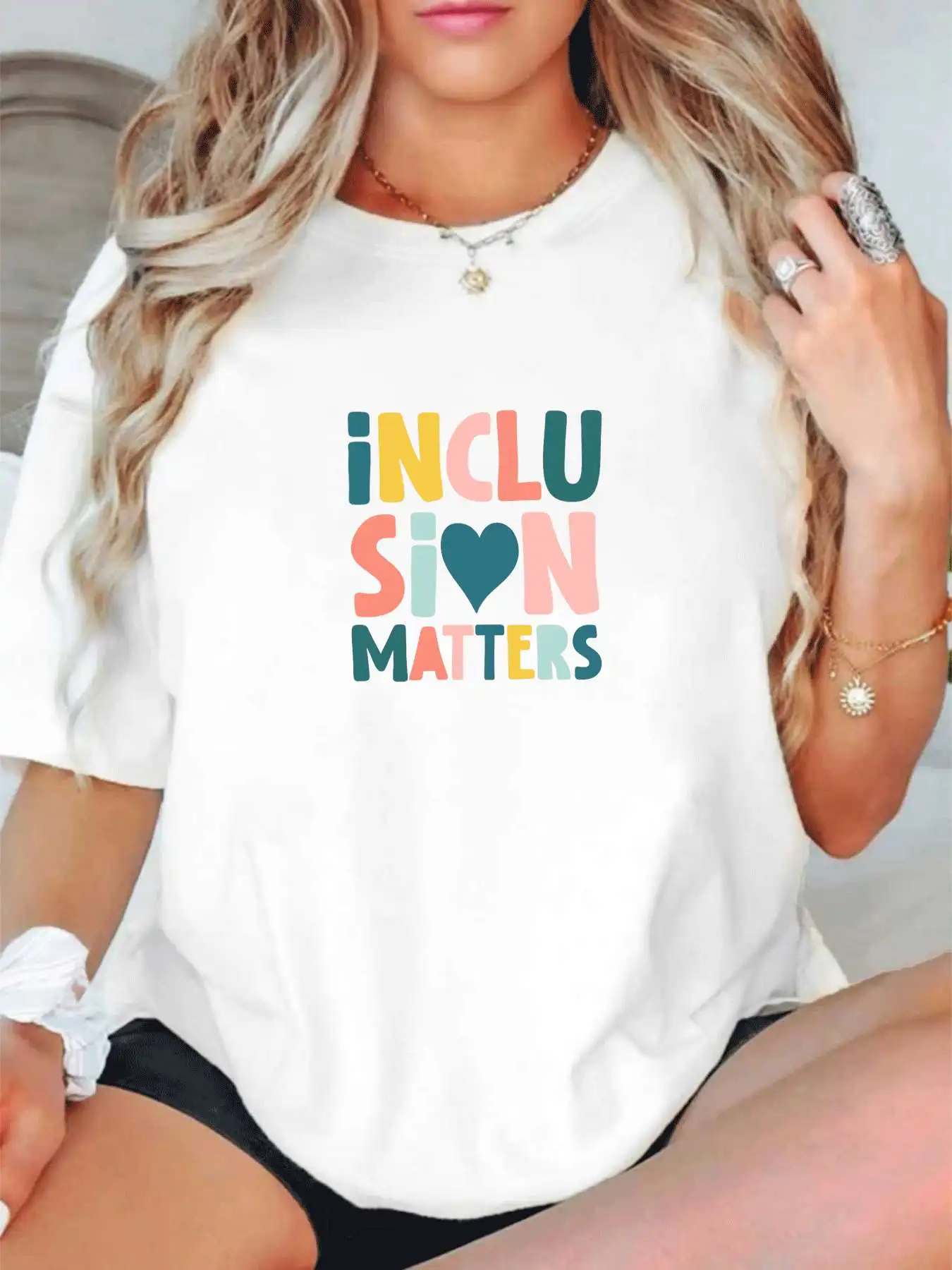 【1144877】Женская футболка больших размеров с круглым вырезом и короткими рукавами, эластичными половинными рукавами и модными принтами
【1144877】Женская футболка больших размеров с круглым вырезом и короткими рукавами, эластичными половинными рукавами и модными принтами